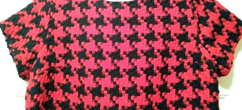 Retro-Inspired Patterned Shift Dress - image 5